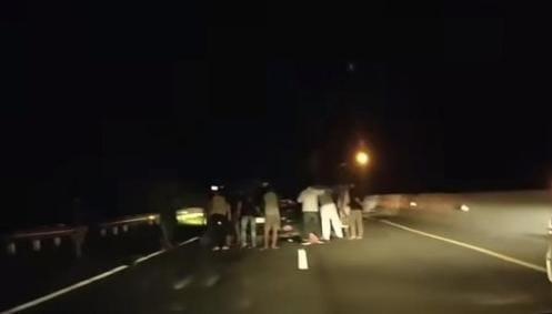 CRV Seruduk Ekor Tronton di Tol Pekanbaru-Dumai, Tiga Orang Tewas