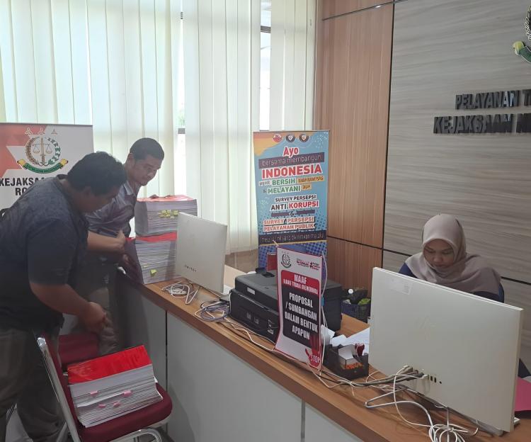 Kasus Korupsi BBM Disperkim, Penyidik Tipikor Polres Rohul Serahkan Berkas ke JPU