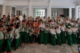 Priska Sahanaya Ulas Cara Public Speaking yang Efektif di SD Muhammadiyah 27 Jakarta
