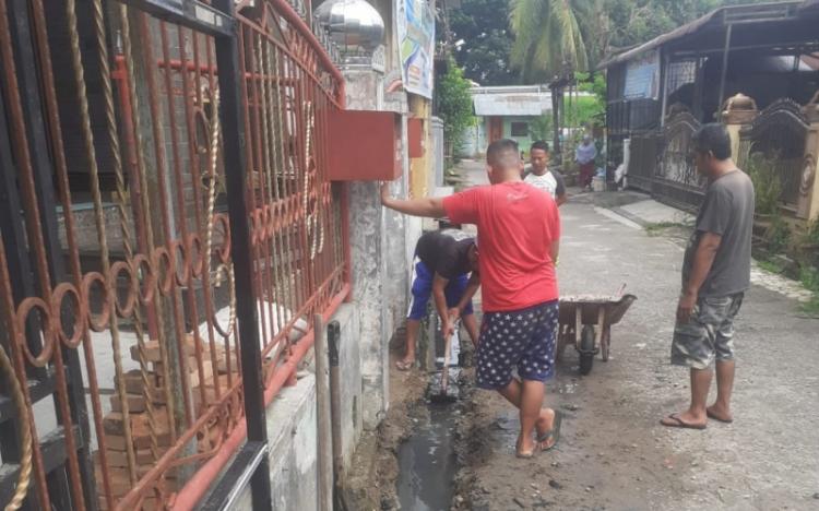 Masyarakat Medan Denai Lakukan Gotong Royong Atasi Parit Sumbat dan Kecil, Jika Hujan Banjir