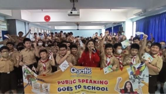 Priska Sahanaya Bersama AGATIS Beri Training Public Speaking di SD Santo Yakobus