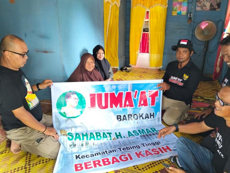 'Jumat Barokah', Sahabat H Asmar Berbagi Kebahagian di Tebing Tinggi