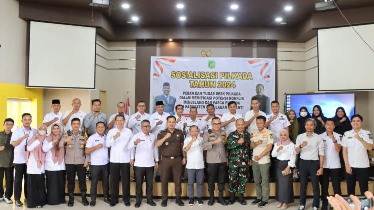Rakor Tim Desk Kepulauan Meranti Wujudkan Pilkada 2024 Tertib dan Kondusif di Gedung Kuning