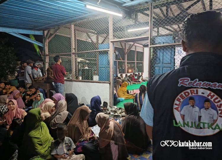 Hujan Tak Surutkan Niat Ratusan Pekerja PT Sam-Sam di Kandis Jumpa dengan Alfedri