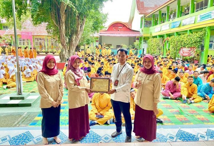 Edukasi Siswa SMAN 9 Pekanbaru, Tim STIKes Medical Taja Penyuluhan