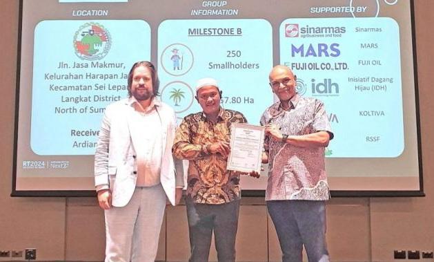 Berkat Program Sawit Terampil Koperasi Pemasok Sinar Mas Raih Sertifikat RSPO
