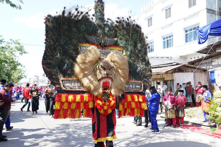 Masyarakat Tumpah Ruah Ikuti Pawai Taaruf MTQ ke 49 Tingkat Kabupaten Bengkalis di Mandau