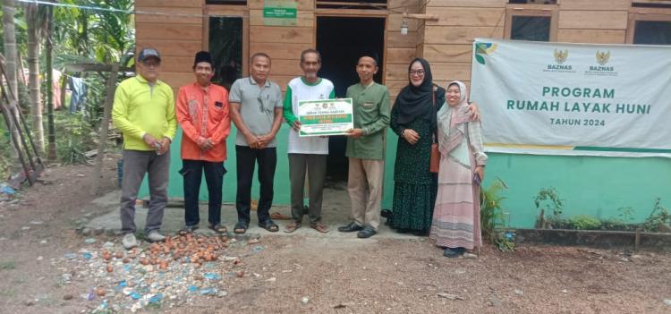 Baznas Pusat dan Baznas Kabupaten Kepulauan Meranti Serahkan RLH ke Penerima