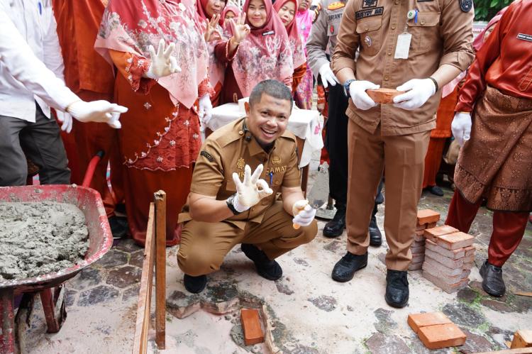 Camat Mandau Letakkan Batu Pertama Pembangunan Mushalla Korwilcam Mandau dan Batsol