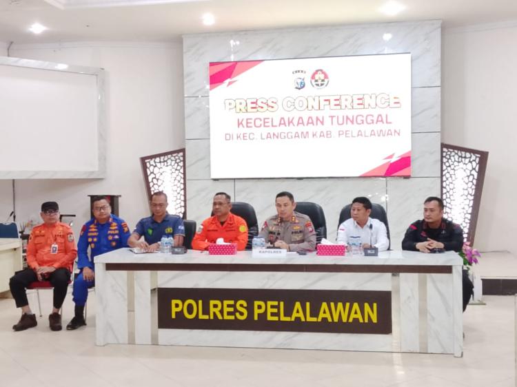 Perusahaan Angkut Karyawan Pakai Truk, Kapolres Pelalawan Tindak Tegas!