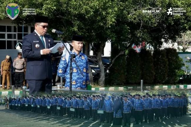 Pj Sekda Batang Hari Pimpin Upacara Peringatan Hari Otonomi Ke-29