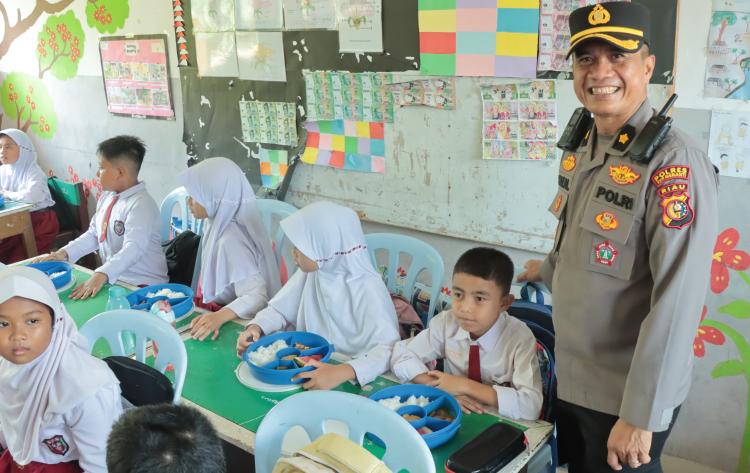 Polres Kepulauan Meranti Bersama Forkompinda Tinjau Dapur Makan Bergizi Gratis