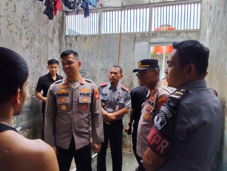 Soal Apa Nih! Kapolres Inhu Bincang Hangat dengan WBP Rutan Rengat