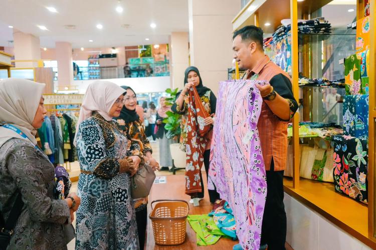 Ketua TP PKK Kota Binjai Hadiri Ladies Program Munas VII APEKSI 2025 di Surabaya