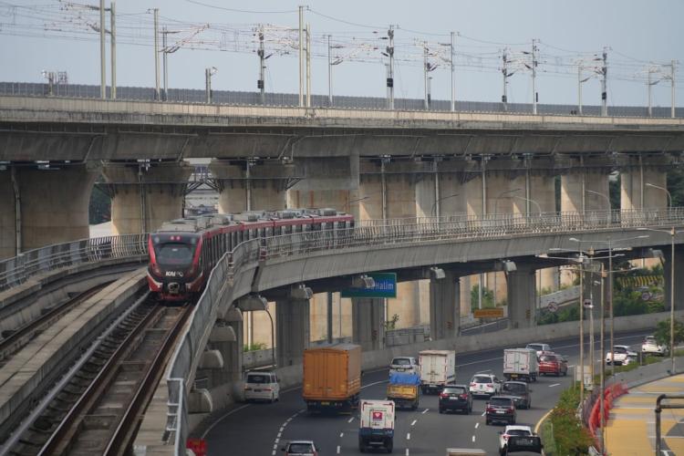 Tarif Maksimal Cuma Rp10 ribu, LRT Jabodebek Siap Layani Mobilitas Selama Libur Panjang Waisak