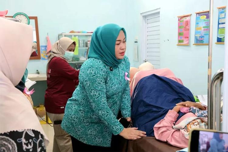 Ketua PKK Rohul Gelar Deteksi Dini Kanker Serviks dengan IVA Tes di Puskesmas Ujung Batu