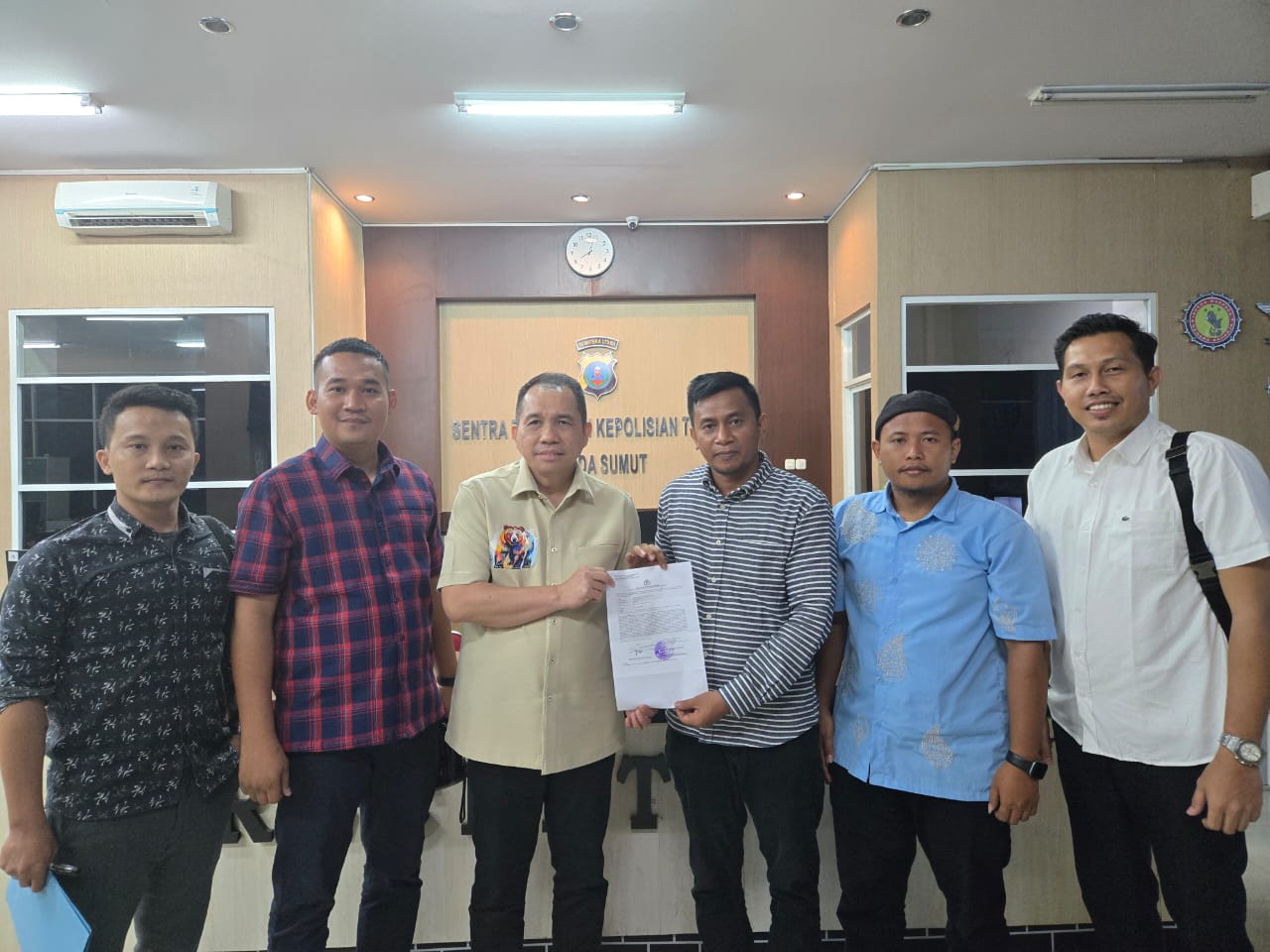 Mobil Anggota DPRD Sumut Dilempar OTK Usai Kunjungan ke Pelindo Belawan, Kaca Pecah