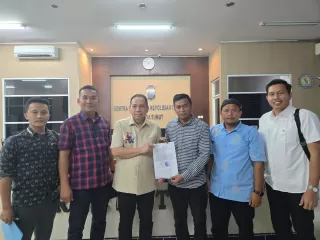 Mobil Anggota DPRD Sumut Dilempar OTK Usai Kunjungan ke Pelindo Belawan, Kaca Pecah
