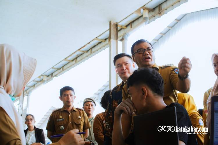 Tak Hanya di Kantor, Bupati Asri Ludin Turun ke Pabrik Perangi TB