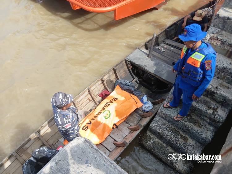 Satpolairud Polres Asahan Evakuasi Mayat di Perairan Tambun Tulang