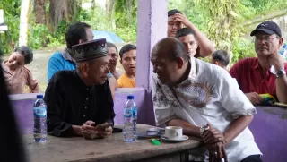 Syah Afandin Turun Langsung ke Masyarakat, Renovasi Makam Datuk Landak dan Perbaiki Akses Jembatan