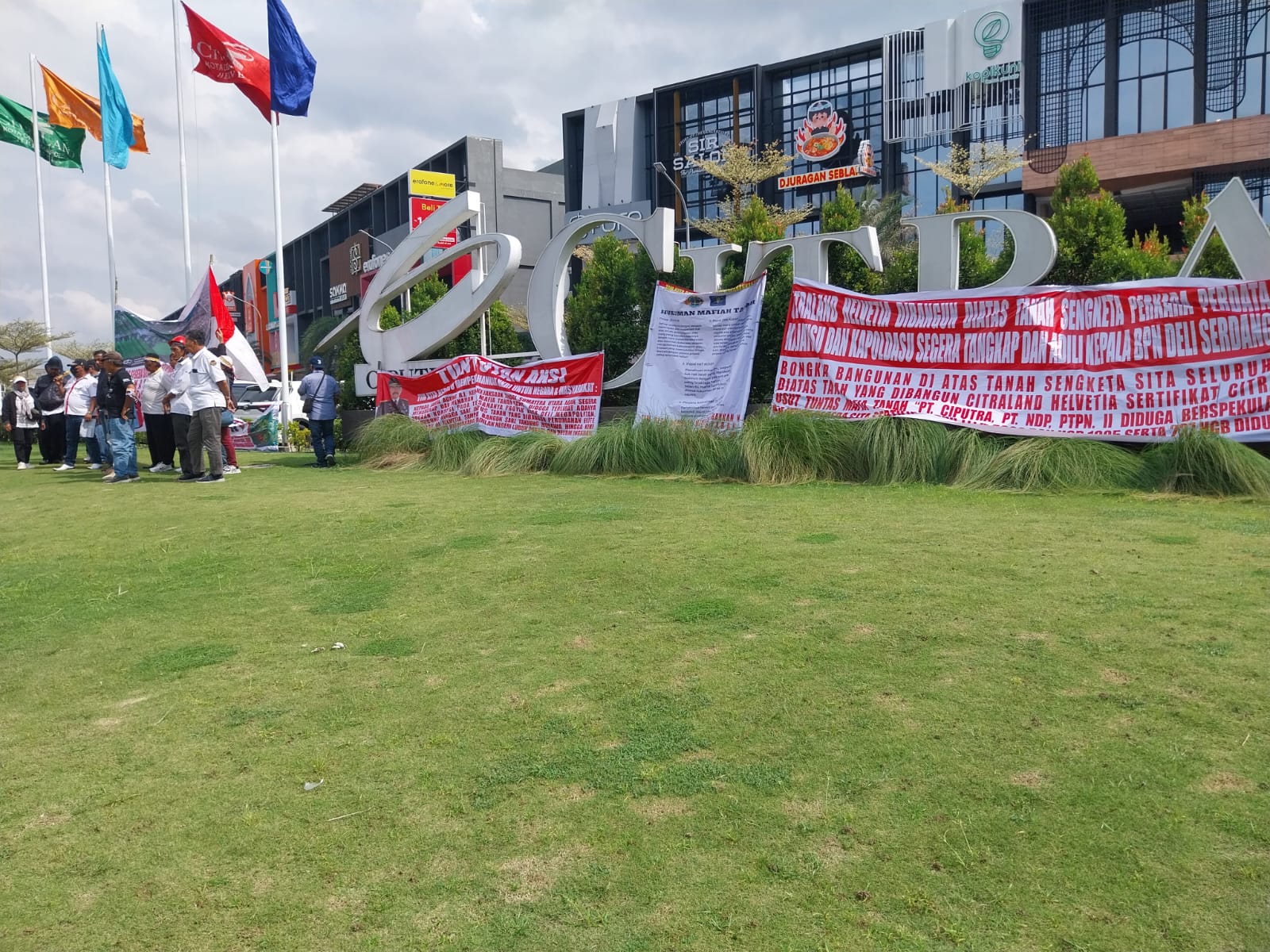 Massa Geruduk Proyek Citraland Helvetia, Diduga Berdiri di Atas Lahan PTPN-2 Tanpa Izin