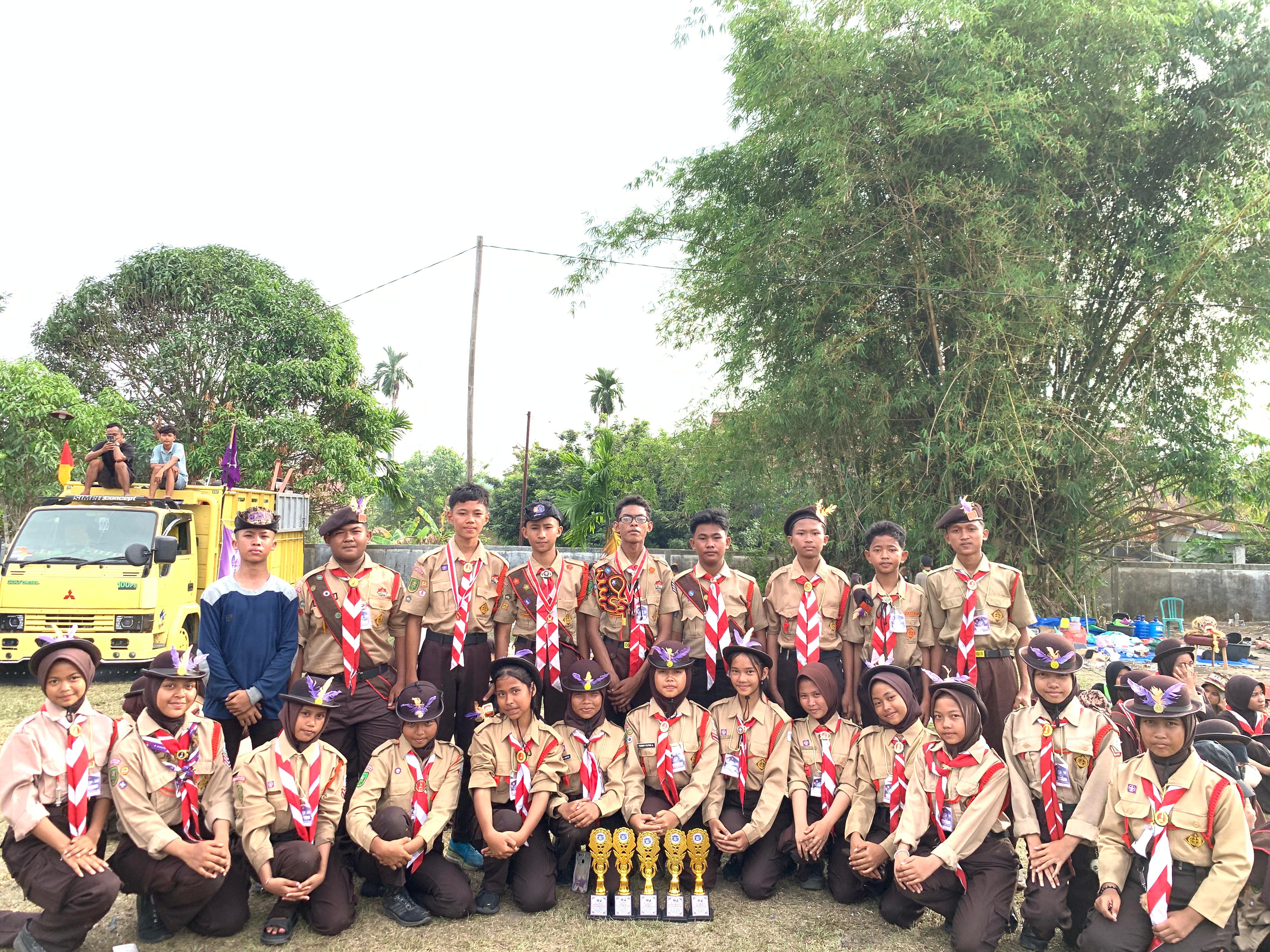 Pramuka SMPN 11 Pekanbaru Sabet 5 Piala di Perkemahan Besar Senapelan 2025