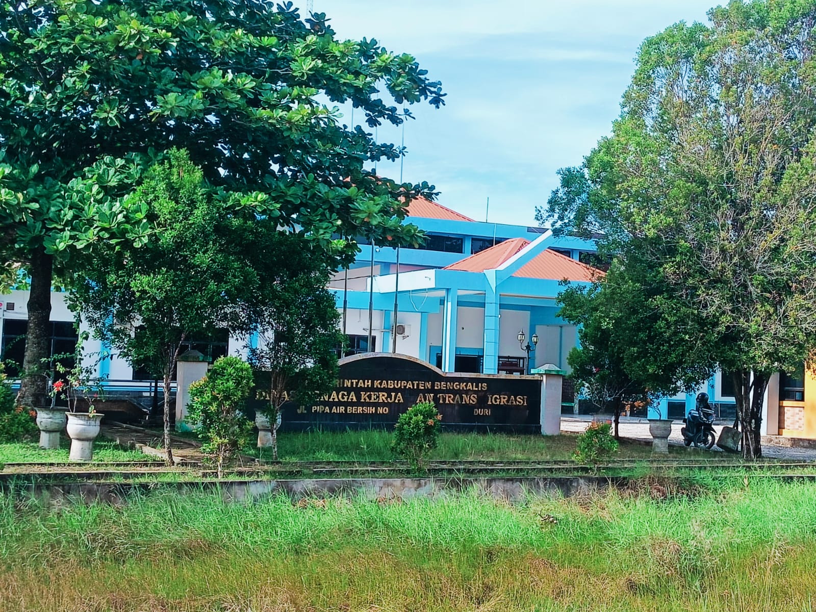 Etos Dinas Tenaga Kerja dan Nasib Tenaga Kerja