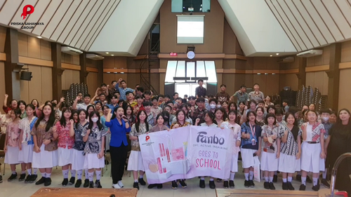 CC Ethics and How to Avoid Plagiarism Workshop with Priska Sahanaya dan BCF di SMA Almasih