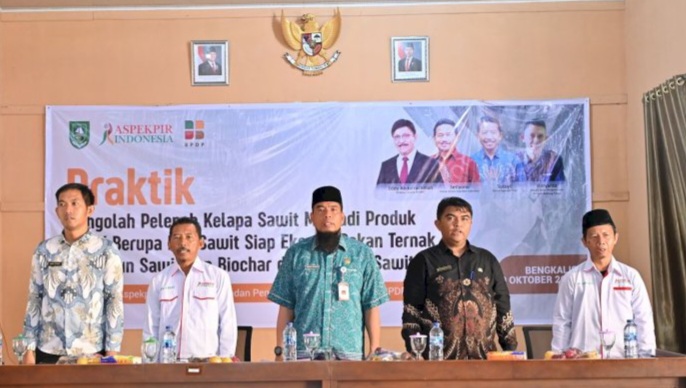 Sinergi BPDP dan ASPEKPIR Ajari Petani Sawit di Pulau Terluar Bikin Lidi Sawit Siap Ekspor