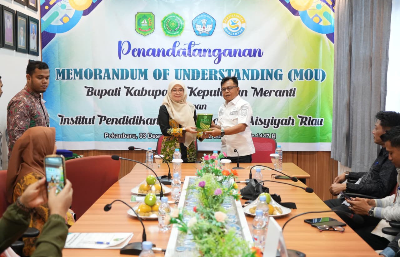 Perkuat SDM Daerah, Bupati Kepulauan Meranti Teken MoU Pendidikan dengan IPTAR Riau