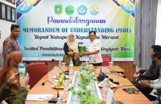 Perkuat SDM Daerah, Bupati Kepulauan Meranti Teken MoU Pendidikan dengan IPTAR Riau