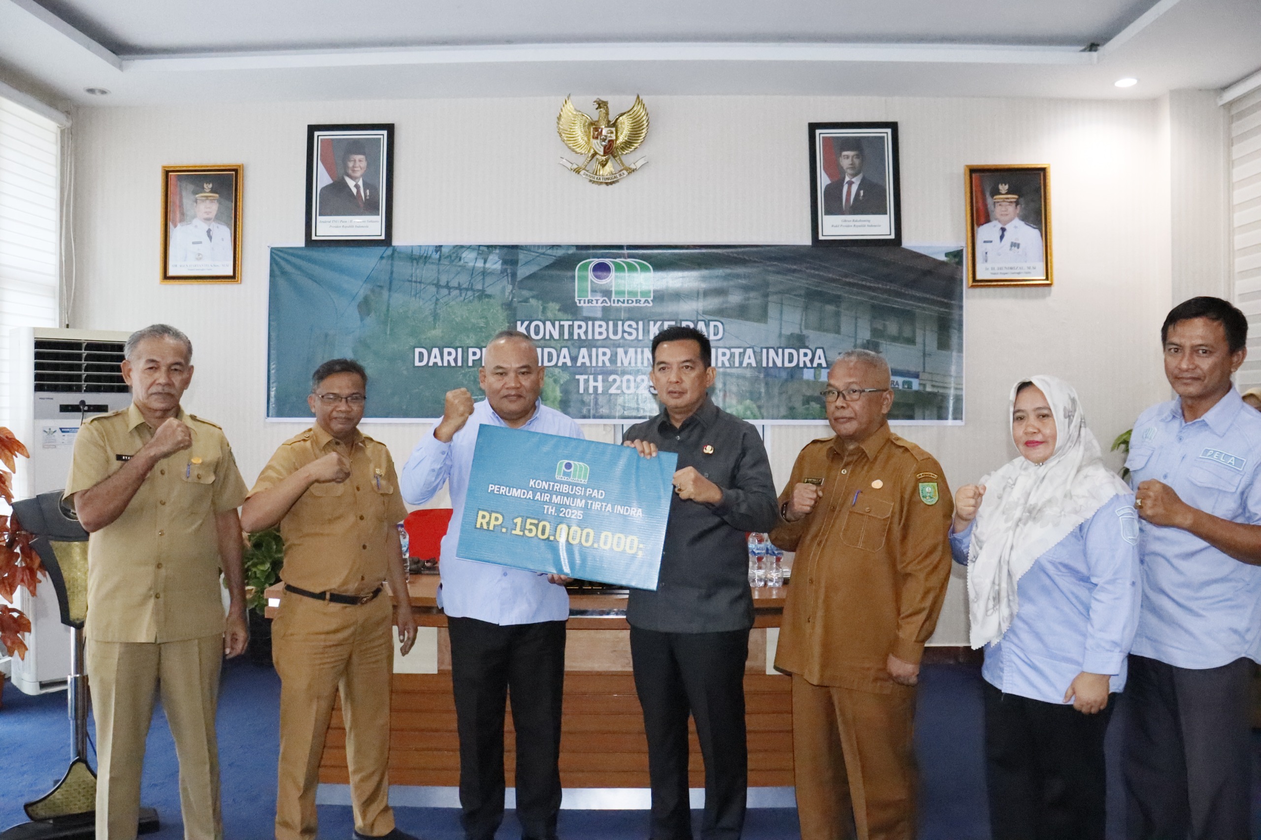 Jelang Tutup 2025, PDAM Inhu Serahkan Laba Sebesar Rp150 Juta