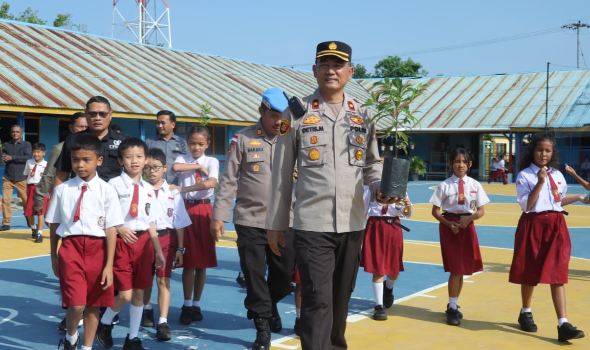 Green Policing, Polres Kepulauan Meranti Bersama Siswa SD Yosudarso Tanam Pohon Tanam Harapan