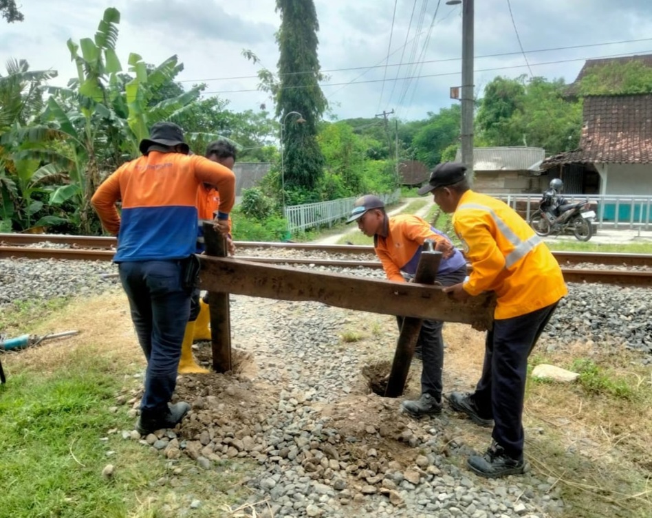 Jaga Keselamatan Perjalanan KA, KAI Daop 4 Tutup Perlintasan Sebidang di Grobogan