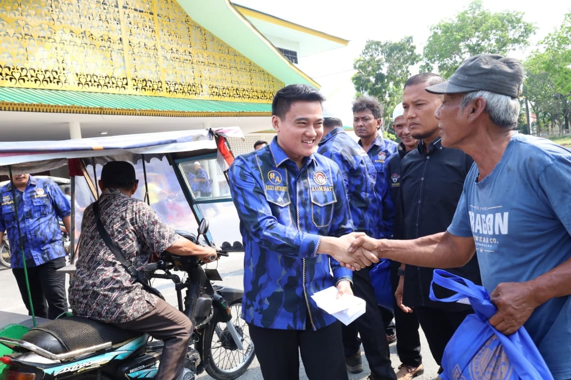 Ramadhan Berkah Jelang Lebaran, KOMBAT Sumut Berbagi Taliasih dan Bingkisan Buat Ribuan Warga