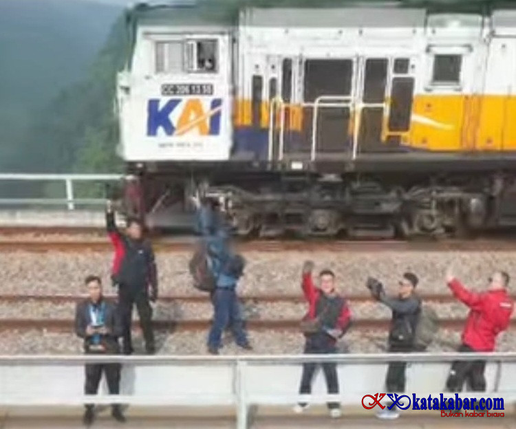 Bahaya! KAI Daop 2 Bandung Larang Masyarakat Masuki Area Terbatas Perekeretaapian Demi Keselamatan