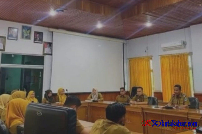Sekwan Pimpin Rapat Evaluasi Kinerja Bulanan Upaya Meningkatkan Kualitas Pelayanan