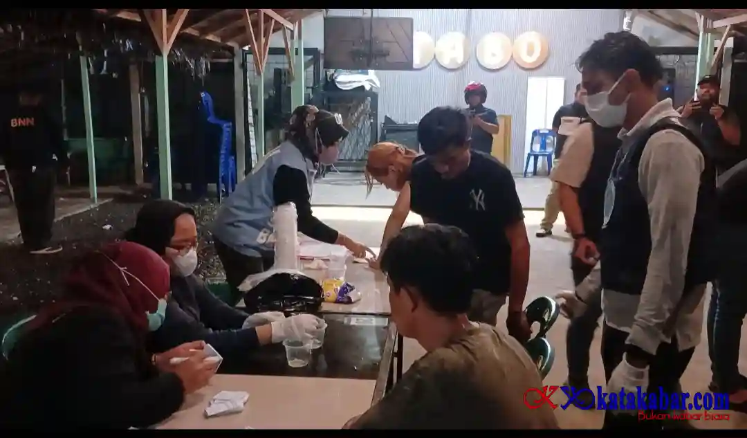 Razia BNNK Binjai di Kafe Tabo, Pengunjung Berhamburan, Enam Orang Positif Narkoba