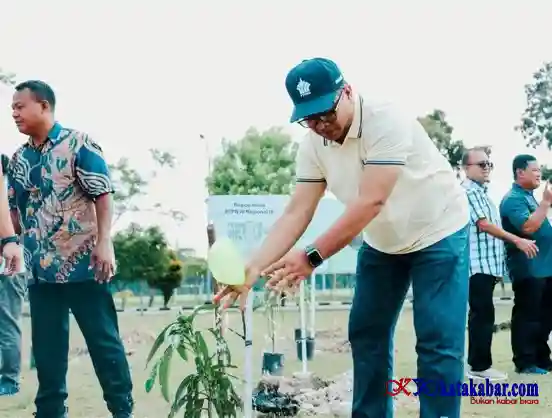 Perkuat Komitmen Keberlanjutan, PTPN IV Regional III Tuntaskan Penanaman 9.000 Pohon di Riau