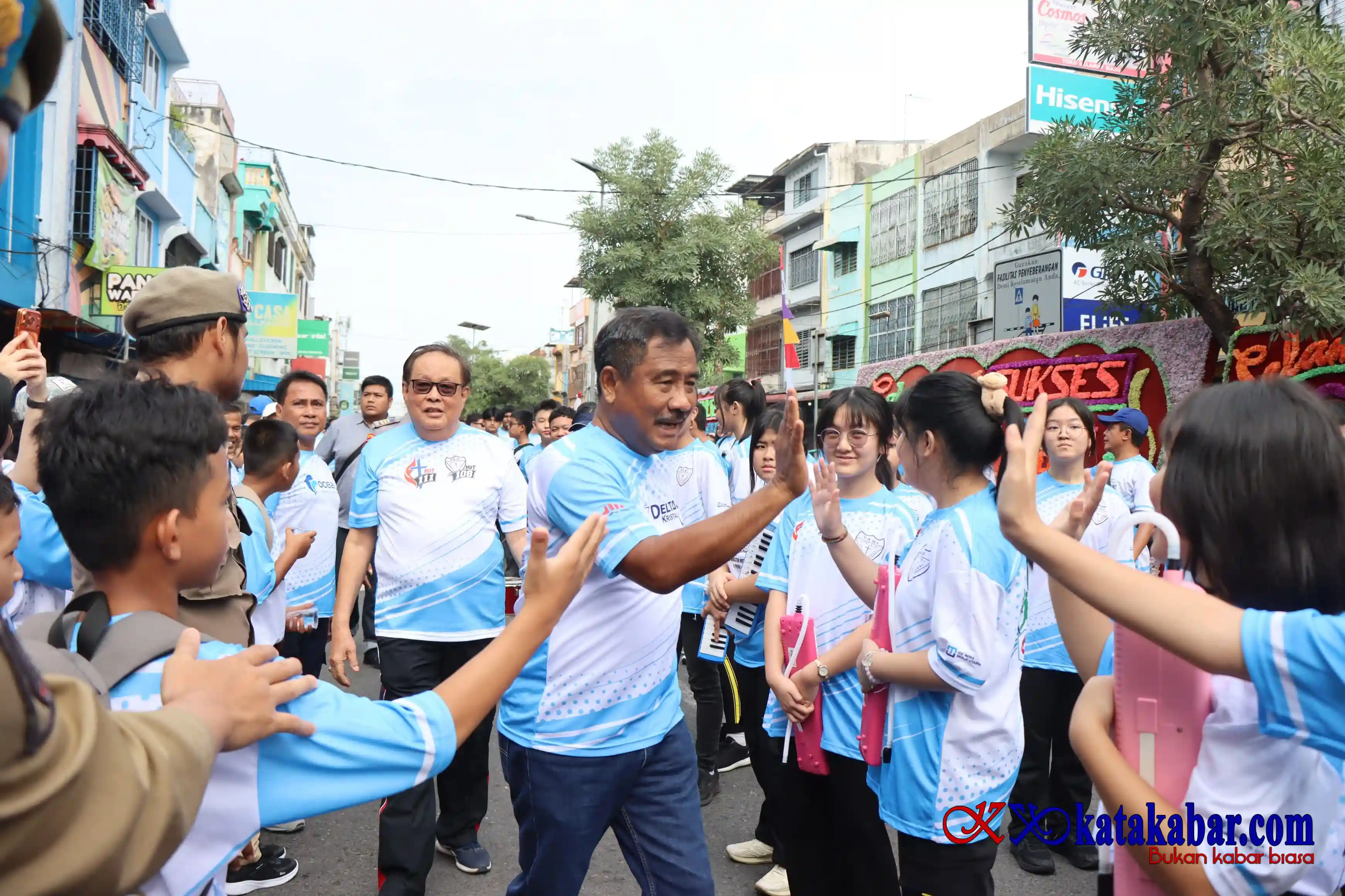 Wali Kota Binjai Lepas Jalan Santai HUT ke-111 GMI Getsemani dan HUT ke-108 PKMI Binjai