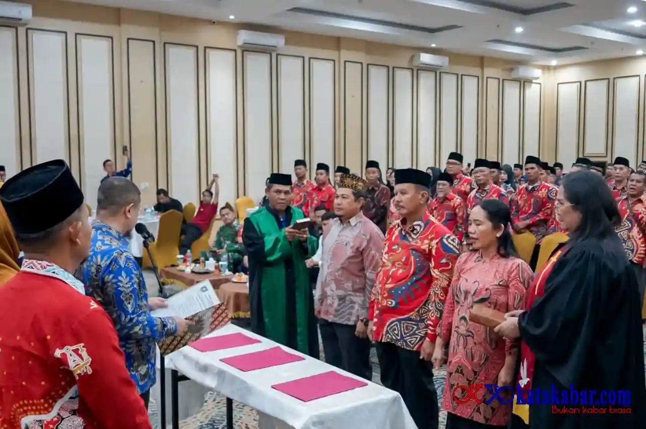 Lantik LPMK dan Ketua RT RW se Air Jamban, Ini Petuah Camat Mandau