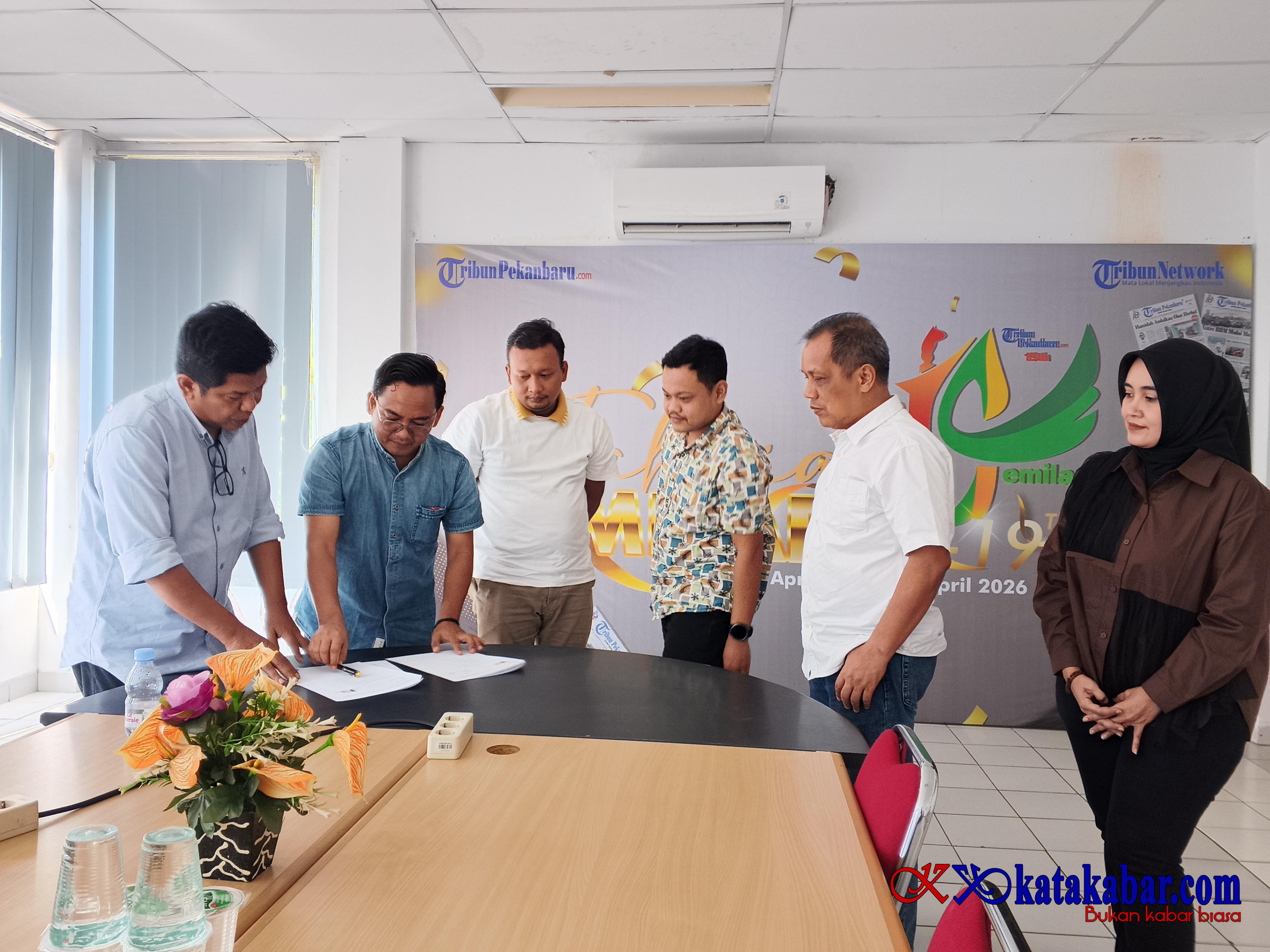 Ketua DPRD Siak Dampingi Robi dan Faruq Datangi Kantor Tribun Pekanbaru, Pelaku Kekerasan Jurnalis Minta Maaf