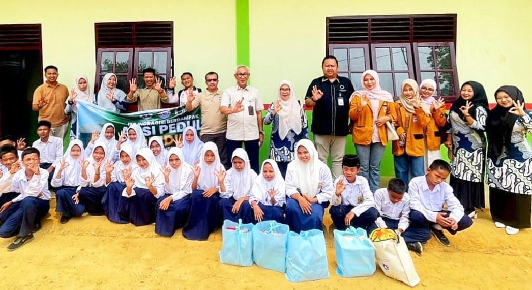 ITB Indragiri Santuni Siswa SMPN 4 Marginal Talang Suka Maju