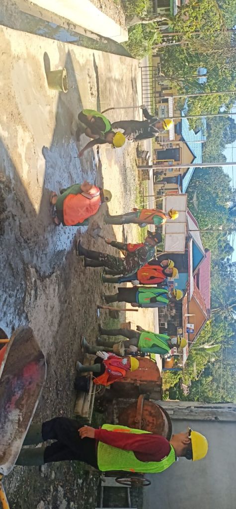 Kemanunggalan TNI dan Rakyat, Babinsa Koramil 01 Karya Bakti Cor Jalan