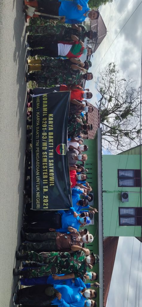 Gandeng Warga, Koramil 0201/03 MD Bersih-Bersih Parit