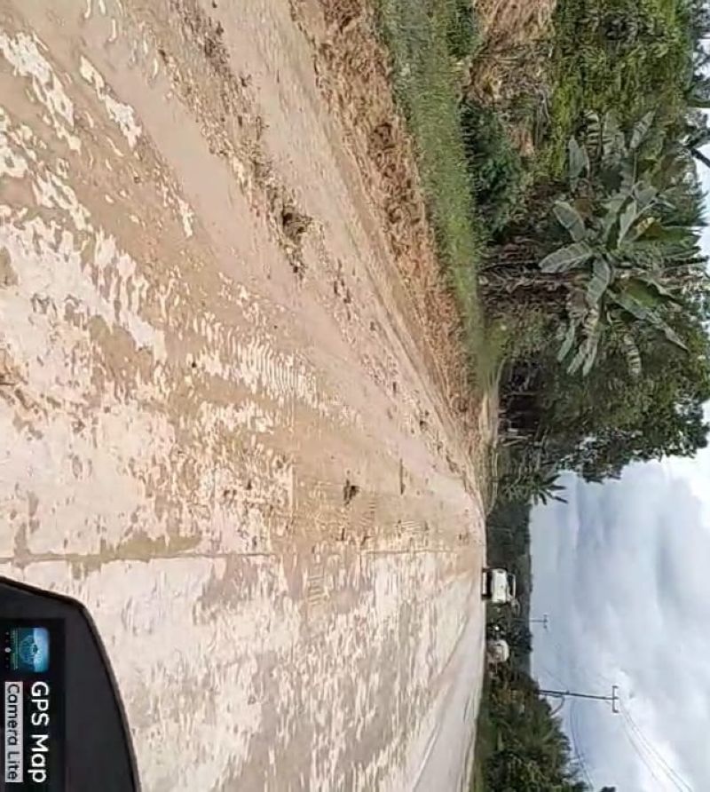 Ulah Projek Tanah Timbun Mitra PT PHR Bikin Jalan Pekanbaru-Duri Km 11 Berlumpur Dan Licin